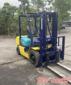 Xe nâng dầu 2.5 tấn Komatsu FD25C-12-540523 số sàn dịch giá Xe nâng dầu 2.5 tấn Komatsu FD25C-12-540523