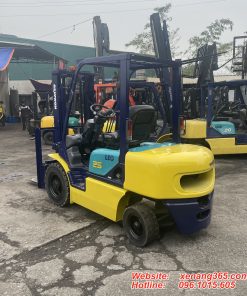 Xe nâng dầu 2.5 tấn Komatsu FD25C-12-540523 số sàn dịch giá Xe nâng dầu 2.5 tấn Komatsu FD25C-12-540523