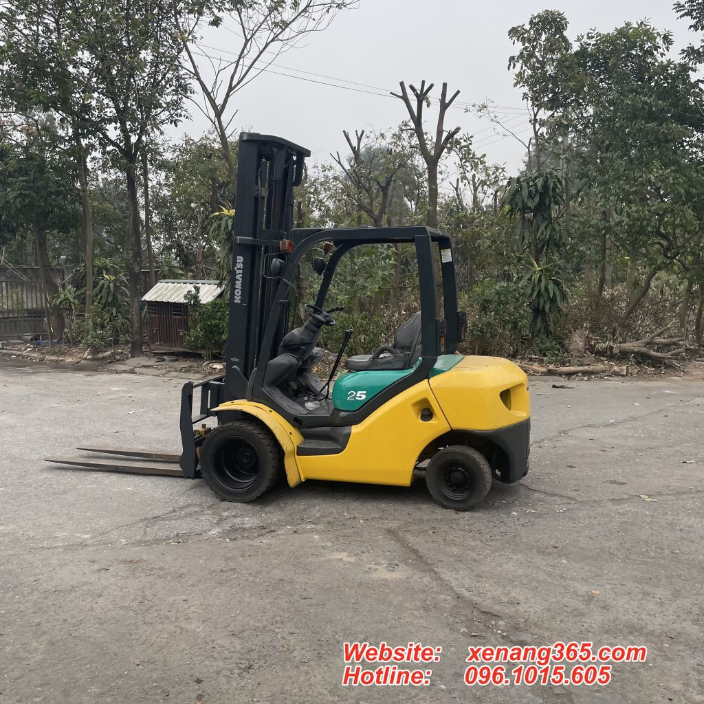 Xe nâng dầu 2.5 tấn Komatsu FD25C-15-578868 Xe nâng dầu 2.5 tấn Komatsu FD25C-15