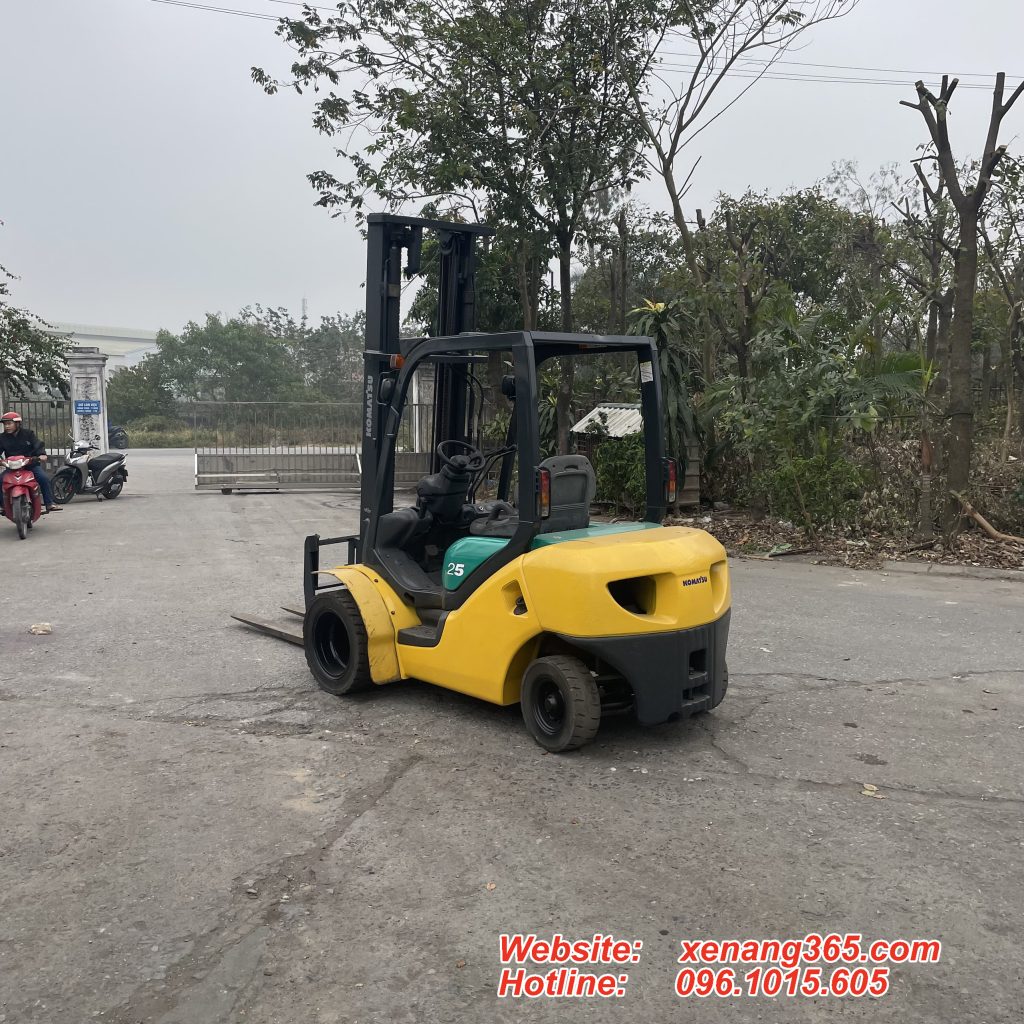 Xe nâng dầu 2.5 tấn Komatsu FD25C-15-578868 Xe nâng dầu 2.5 tấn Komatsu FD25C-15