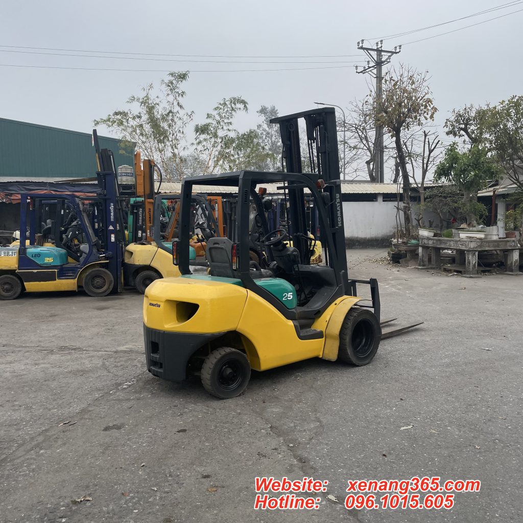Xe nâng dầu 2.5 tấn Komatsu FD25C-15-578868 Xe nâng dầu 2.5 tấn Komatsu FD25C-15