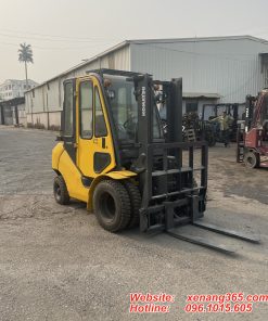 Xe nâng dầu 2.5 tấn Komatsu FD25T-17