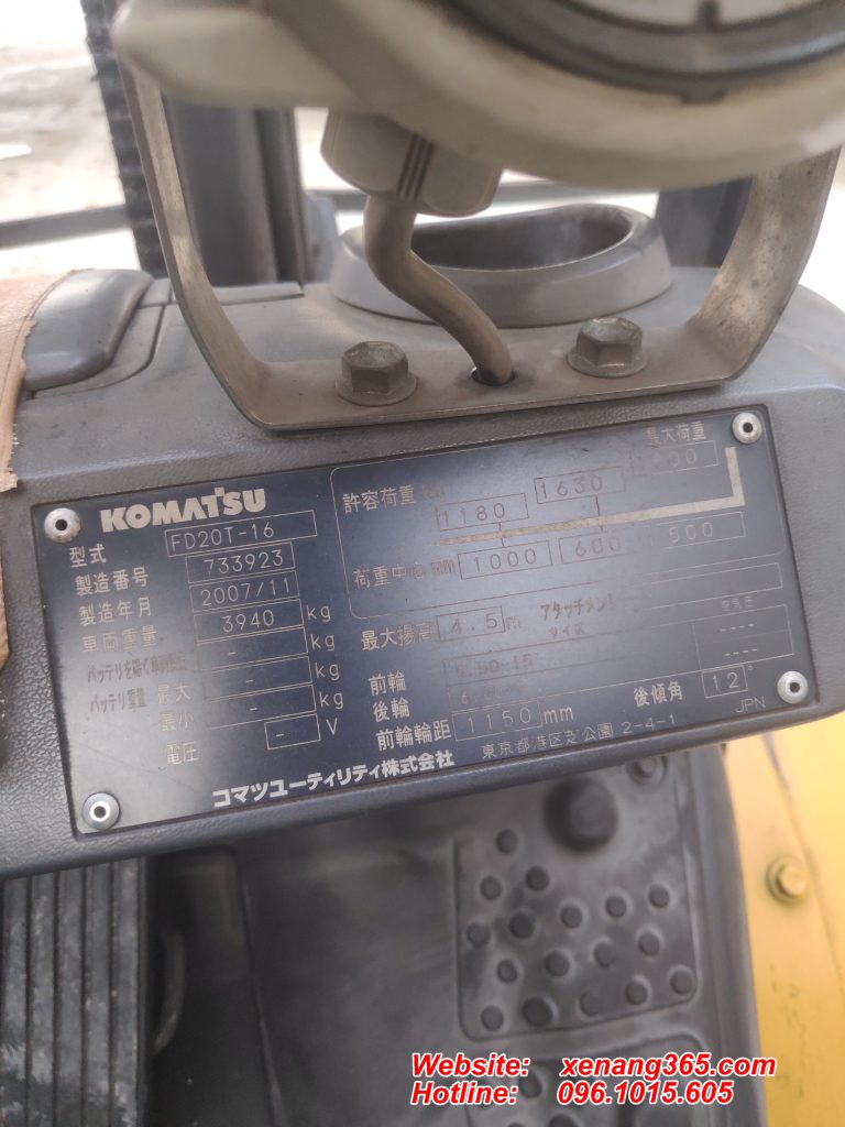 Xe nang dau Komatsu 2 tan FD20T 16 so tu dong 45m3