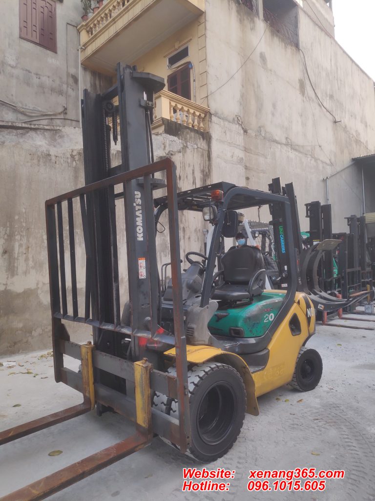 Xe nang dau Komatsu 2 tan FD20T 16 so tu dong 45m6