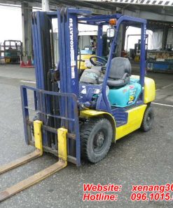 Xe nâng dầu chui công Komatsu 2.5 tấn FD25T-14-564039 số tự động Xe nang dau Komatsu 25 tan FD25T 14 2