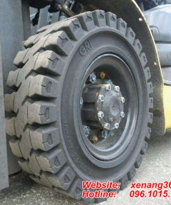 Xe nang dau Komatsu 25 tan FD25T 17 9 2