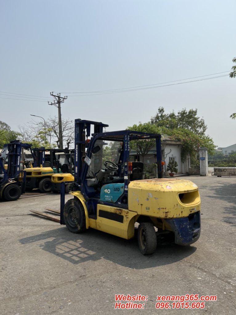 Xe nâng dầu Komatsu 4 tấn FD40T-105507 Xe nang dau Komatsu 4 tan FD40T 7 5