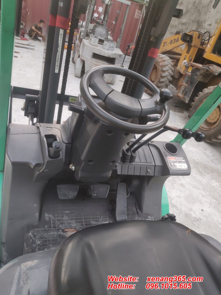 Xe nang dau Mitsubishi 2 tan FD20T so tu dong cao 3m 2