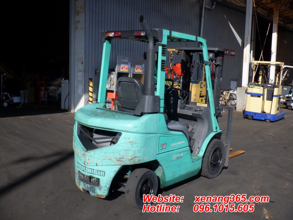 Xe nang dau Mitsubishi 2 tan FD20T so tu dong cao 3m 5