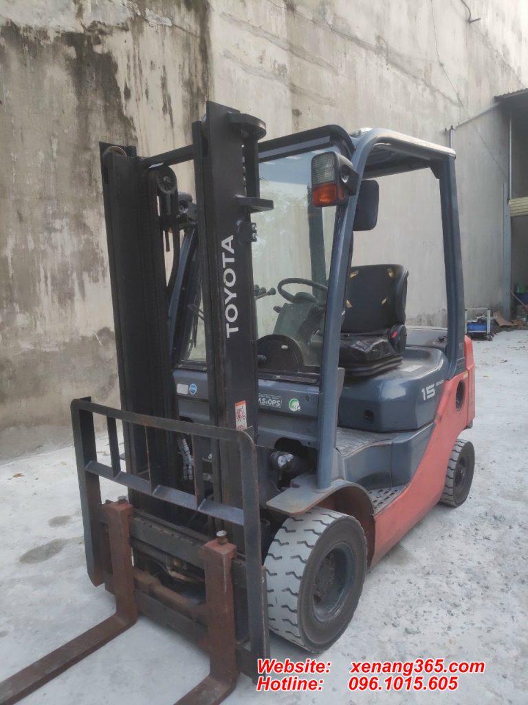 Xe nang dau Toyota 15 tan 8FD15 so tu dong cao 3m2