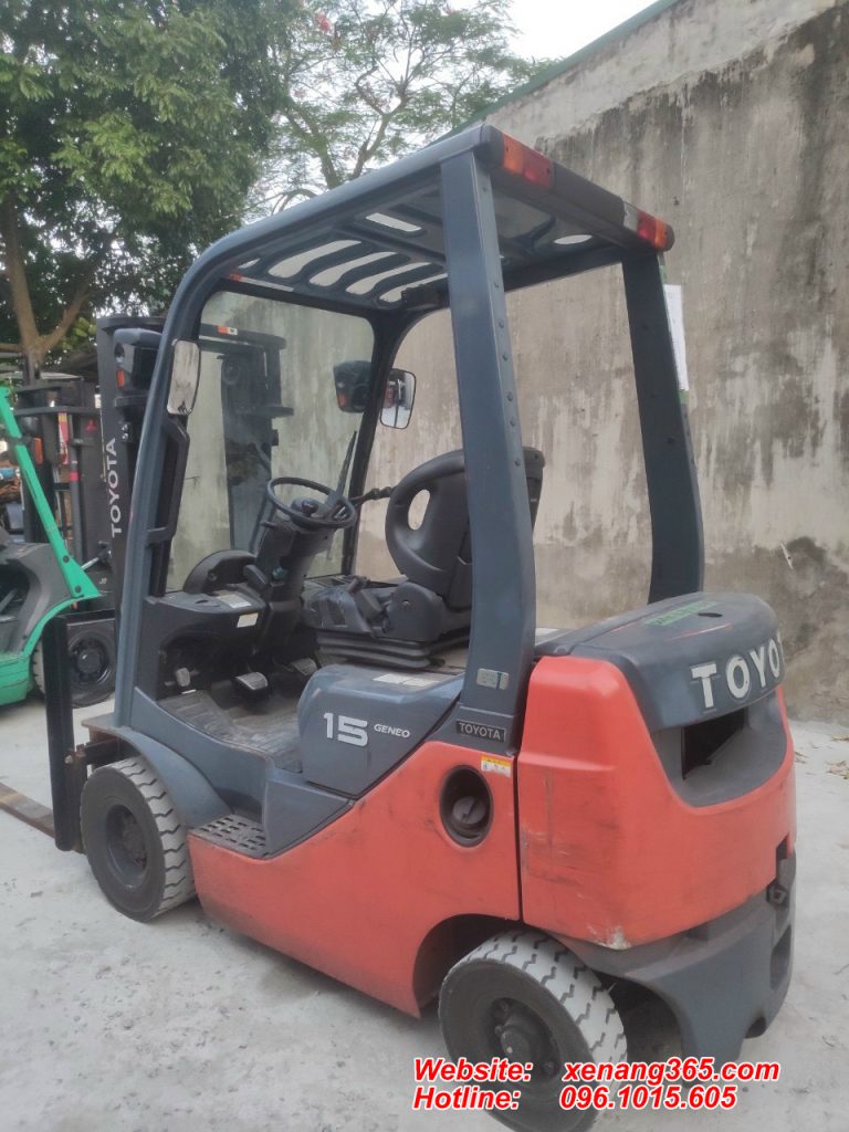 Xe nang dau Toyota 15 tan 8FD15 so tu dong cao 3m3