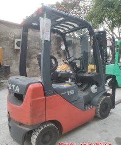 Xe nang dau Toyota 15 tan 8FD15 so tu dong cao 3m4