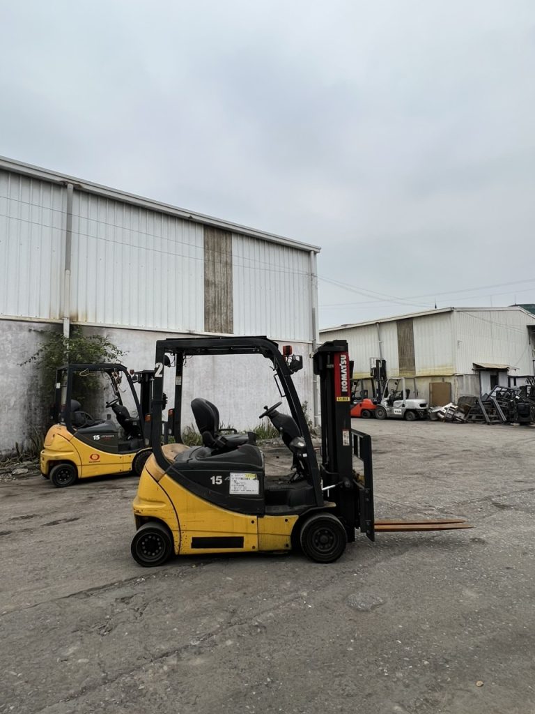 Xe nâng điện 1.5 tấn Komatsu FB15G-12-852879 ắc quy lớn gần gấp đôi thông thường Xe nâng điện 1.5 tấn Komatsu