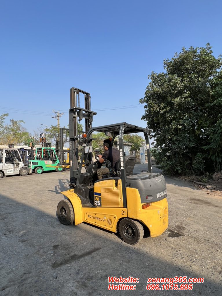 Xe nâng điện Komatsu 2.5 tấn FE25-1-302285 Xe nâng điện Komatsu 2.5 tấn FE25-1