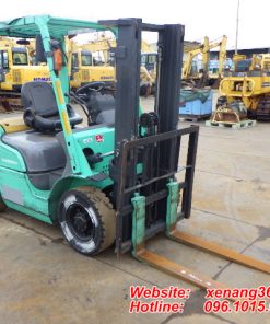 Xe nâng dầu chui công 2 tấn