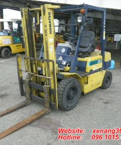 Mặt trước Xe nâng dầu 2 tấn