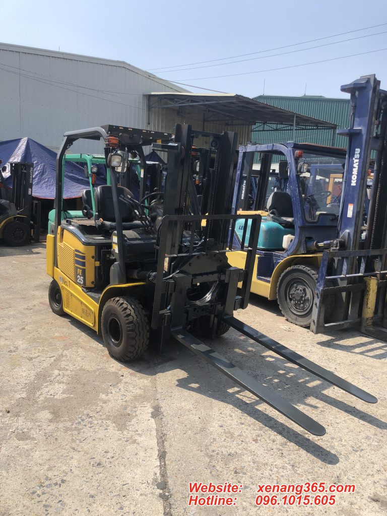 Xe nâng điện Komatsu 2.5 tấn FE25-1-304727 Xe nâng điện Komatsu 2.5 tấn FE25-1