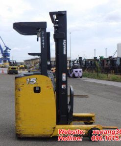 Ảnh bên xe nâng đứng lái Komatsu 1.5 tấn FB15RL-15