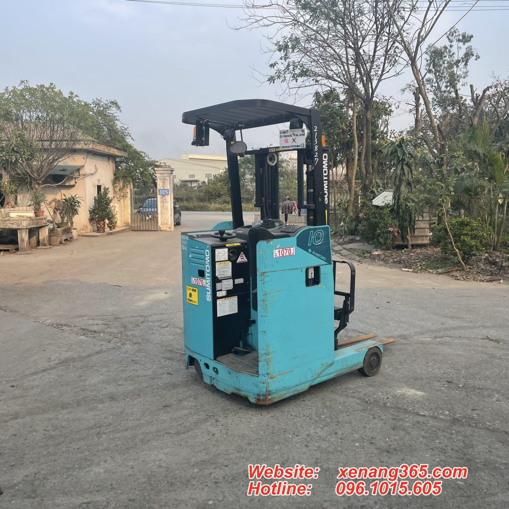 Mặt sau Xe nâng điện đứng lái 1 tấn sumitomo 61FBR10SE-R1G