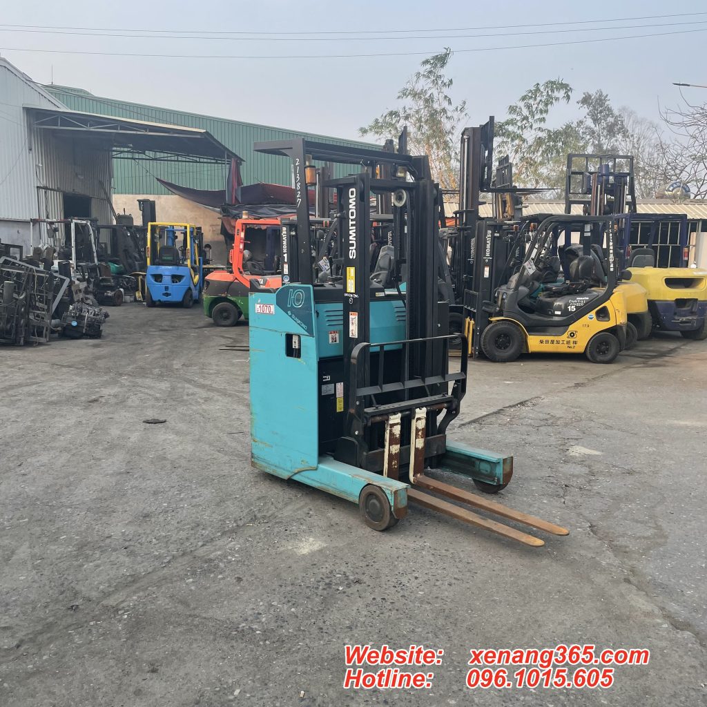Mặt trước Xe nâng điện đứng lái 1 tấn sumitomo 61FBR10SE-R1G