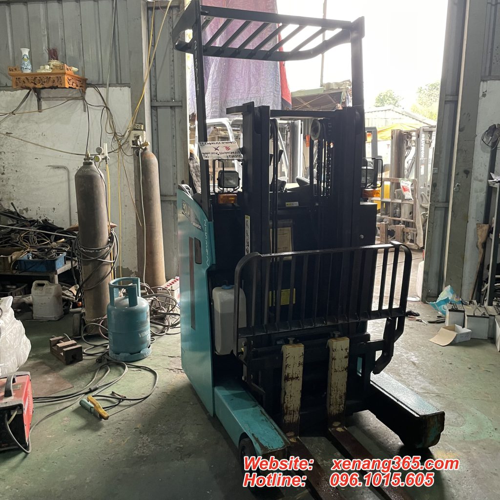 Mặt trước xe nâng điện 1 tấn sumitomo