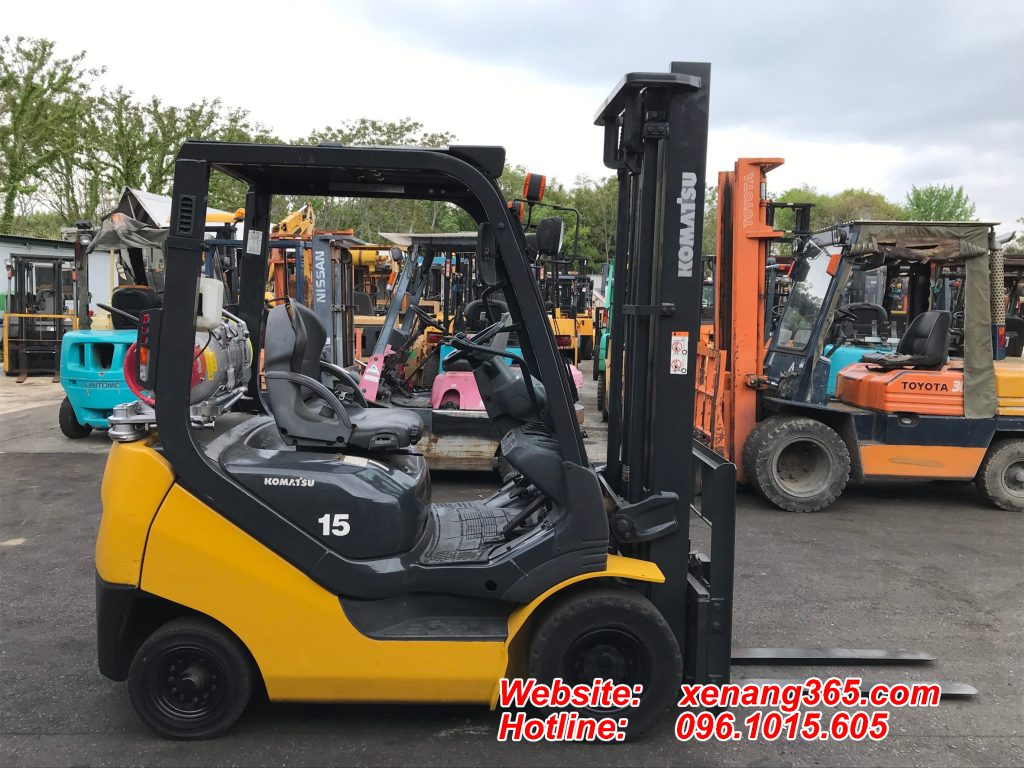 Xe nâng gas 1.5 tấn Komatsu FG15T-20-673251 Mặt bên xe nâng xăng 1.5 tấn FG15T-20