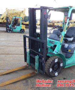 Mặt trước Xe nâng chui công 2 tấn,