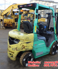 xe nâng dầu 2 tấn