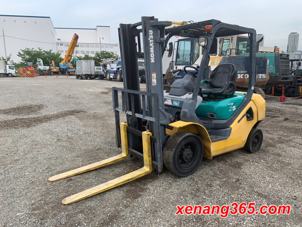 Xe nâng dầu 2.5 tấn Komatsu FD25C-16-722938 Xe nâng dầu 2.5 tấn