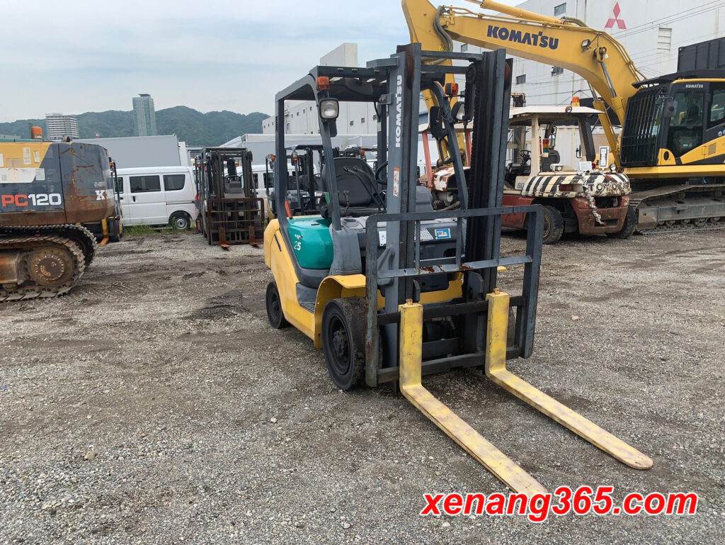 Xe nâng dầu 2.5 tấn Komatsu FD25C-16-722938 Xe nâng dầu 2.5 tấn