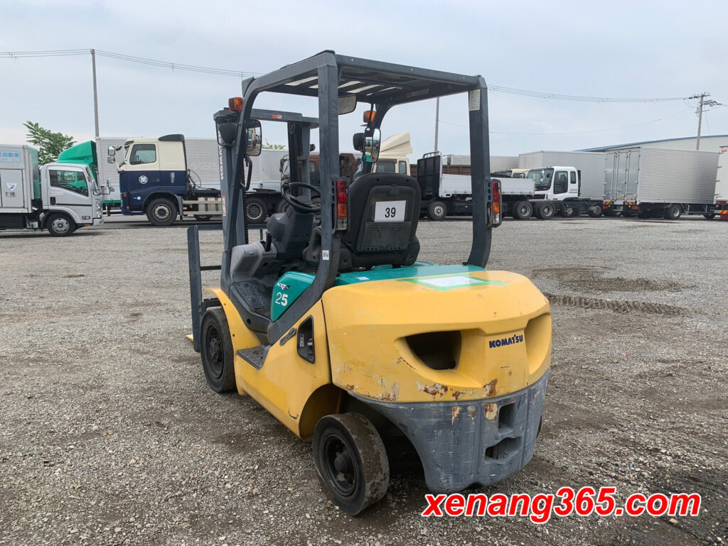 Xe nâng dầu 2.5 tấn Komatsu FD25C-16-722938 Xe nâng dầu 2.5 tấn