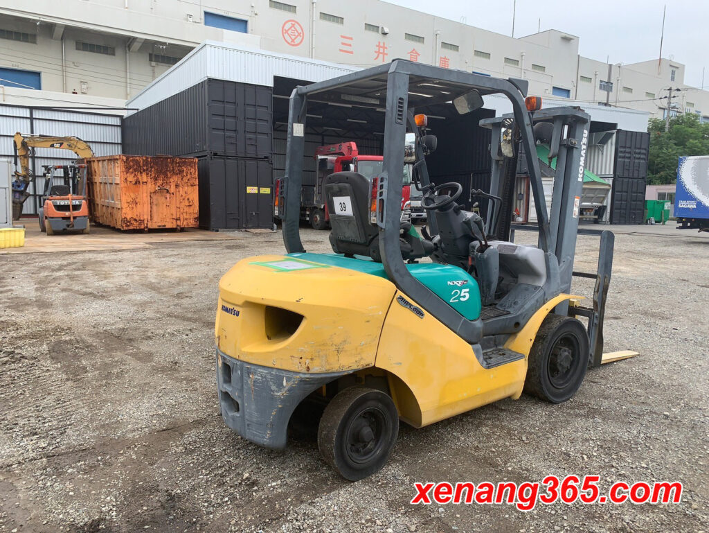 Xe nâng dầu 2.5 tấn Komatsu FD25C-16-722938 Xe nâng dầu 2.5 tấn