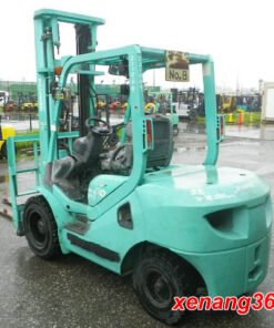 Xe nâng dầu 3 tấn Komatsu FD30C-16-713197 Gật gù Số sàn Xe nâng dầu 3 tấn