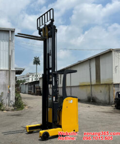 Xe nâng điện đứng lái 1.5 tấn FB14RLF-14 chui công làm việc kho lạnh Xe nâng điện Komatsu đứng lái