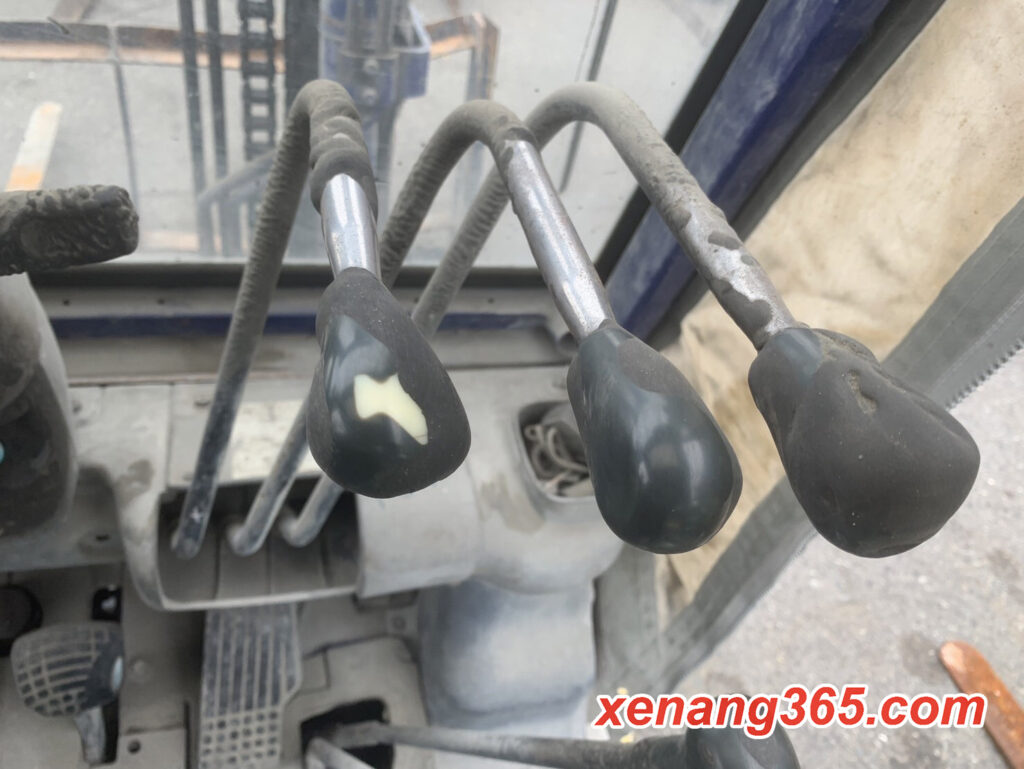 Xe nâng dầu 3 tấn cũ Komatsu FD30C-12 Số sàn dịch giá Tay chang nâng hạ