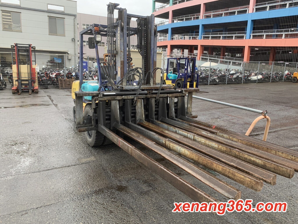 Xe nâng dầu 3 tấn Komatsu FD30T-12 Số tự động dịch giá Xe nâng dầu 3 tấn Komatsu FD30T-12 Số tự động