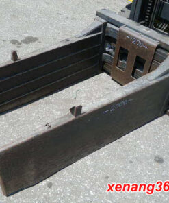 Xe nâng dầu 3 tấn Komatsu FD30T-15 kẹp vuông Bale clamp Xe nâng dầu 3 tấn Komatsu FD30T-15