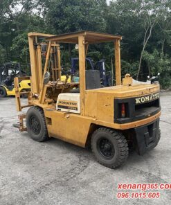Xe nâng dầu 3.5 tấn Komatsu FD35-4 số sàn gật gù nhập khẩu Nhật Mặt sau xe nâng dầu 3.5 tấn Komatsu FD35-4