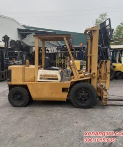 Xe nâng dầu 3.5 tấn Komatsu FD35-4 số sàn gật gù nhập khẩu Nhật Mặt bên xe nâng dầu 3.5 tấn Komatsu FD35-4