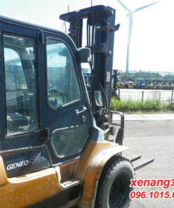 Mặt sau xe nâng dầu 4 tấn Toyota 02-7FD40