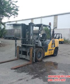Xe nâng dầu 5 tấn Komatsu FH50-1 số tự động sản xuất 2012 đời cao xe đẹp Mặt trước xe nâng dầu 5 tấn Komatsu FH50-1