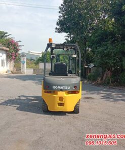 Ảnh sau xe nâng điện 2.5 tấn Komatsu