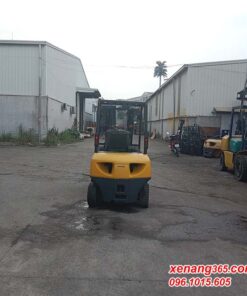 Xe nâng dầu 2.5 tấn Komatsu FD25T-15 số tự động siêu đẹp|Diesel forklift truck 2.5 ton Mặt sau xe nâng dầu 2.5 tấn Komatsu FD25T-15