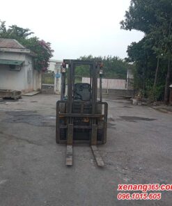 Xe nâng dầu 2.5 tấn Komatsu FD25T-15 số tự động siêu đẹp|Diesel forklift truck 2.5 ton Mặt trước xe nâng dầu 2.5 tấn Komatsu FD25T-15