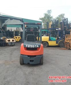 Xe nâng dầu 2.5 tấn Toyota 02-8FD25 số tự động sản xuất 2017 siêu đẹp|Toyota diesel forklift truck 2.5 ton Mặt sau xe nâng dầu 2.5 tấn Komatsu 8FD25-65572