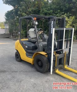 Xe nâng dầu 2.5 tấn Komatsu FD25T-17 số tự động 2013 siêu đẹp|Diesel forklift truck 2.5 ton Mặt trước xe nâng dầu 2.5 tấn Komatsu FD25T-17