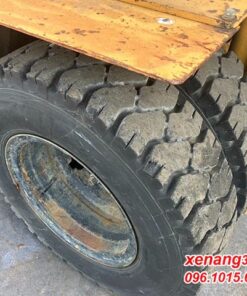 Xe nâng dầu 3.5 tấn Komatsu FD35-4 121004 số sàn gật gù lốp kép nhập khẩu Lốp kép phải