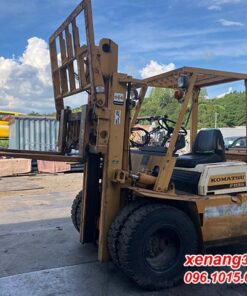 Xe nâng dầu 3.5 tấn Komatsu FD35-4 121004 số sàn gật gù lốp kép nhập khẩu Mặt bên xe nâng dầu 3.5 tấn số sàn gật gù lốp kép FD35-4