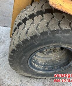 Xe nâng dầu 3.5 tấn Komatsu FD35-4 121004 số sàn gật gù lốp kép nhập khẩu Lốp kép trái