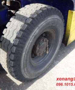 Xe nâng điện 1 tấn Komatsu FB10EX-8 sản năm 2000 chất lượng tốt Lốp xe